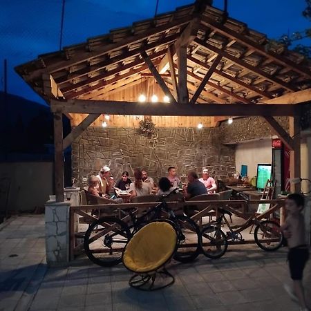 Ambrosador Guest House Ambrolauri Ngoại thất bức ảnh