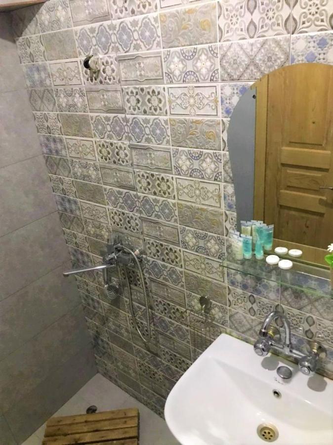 Ambrosador Guest House Ambrolauri Ngoại thất bức ảnh