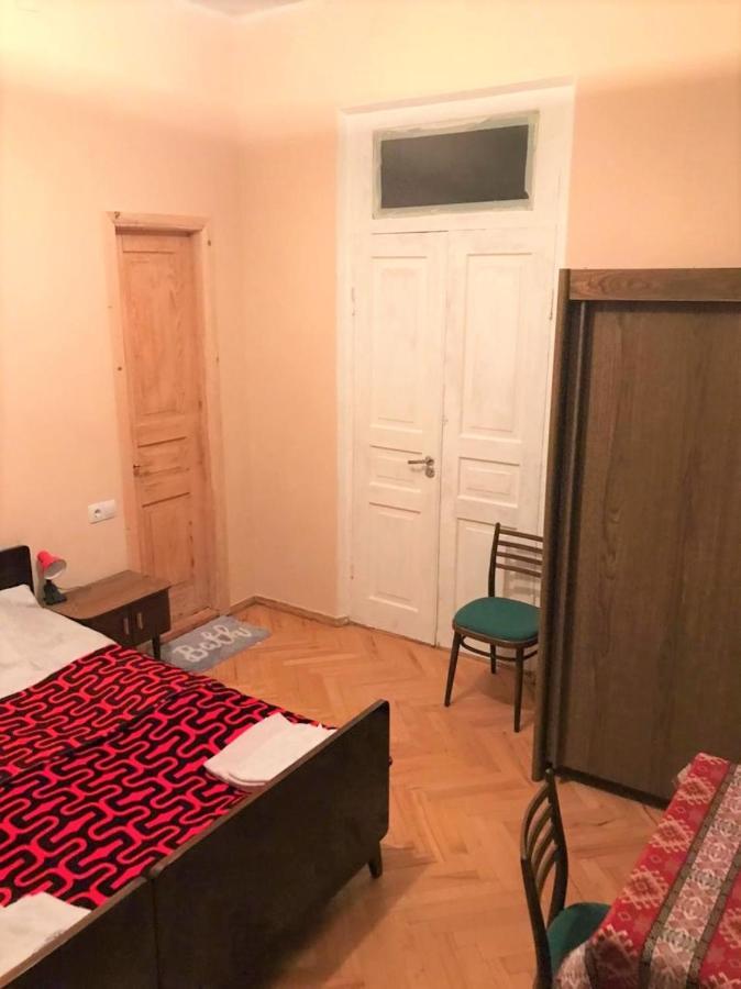 Ambrosador Guest House Ambrolauri Ngoại thất bức ảnh