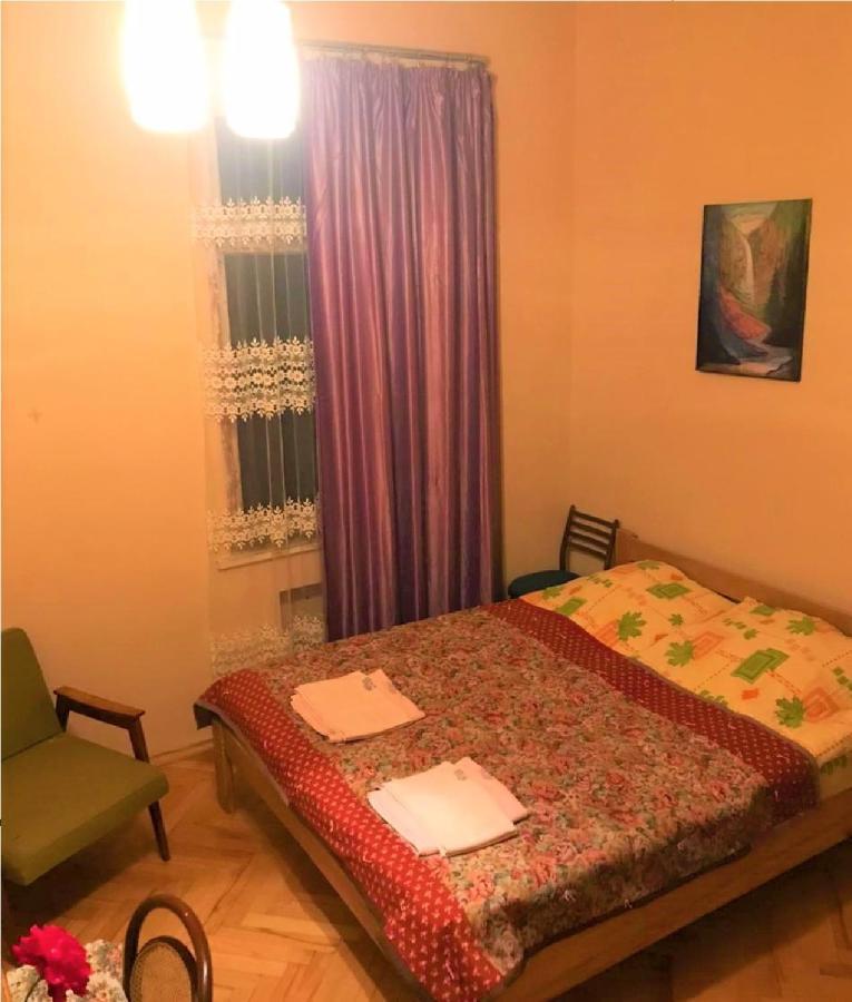Ambrosador Guest House Ambrolauri Ngoại thất bức ảnh