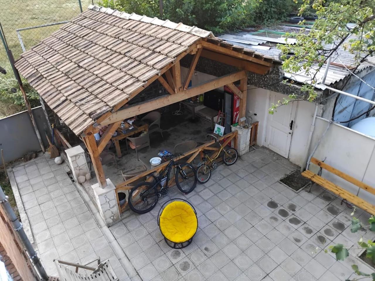 Ambrosador Guest House Ambrolauri Ngoại thất bức ảnh