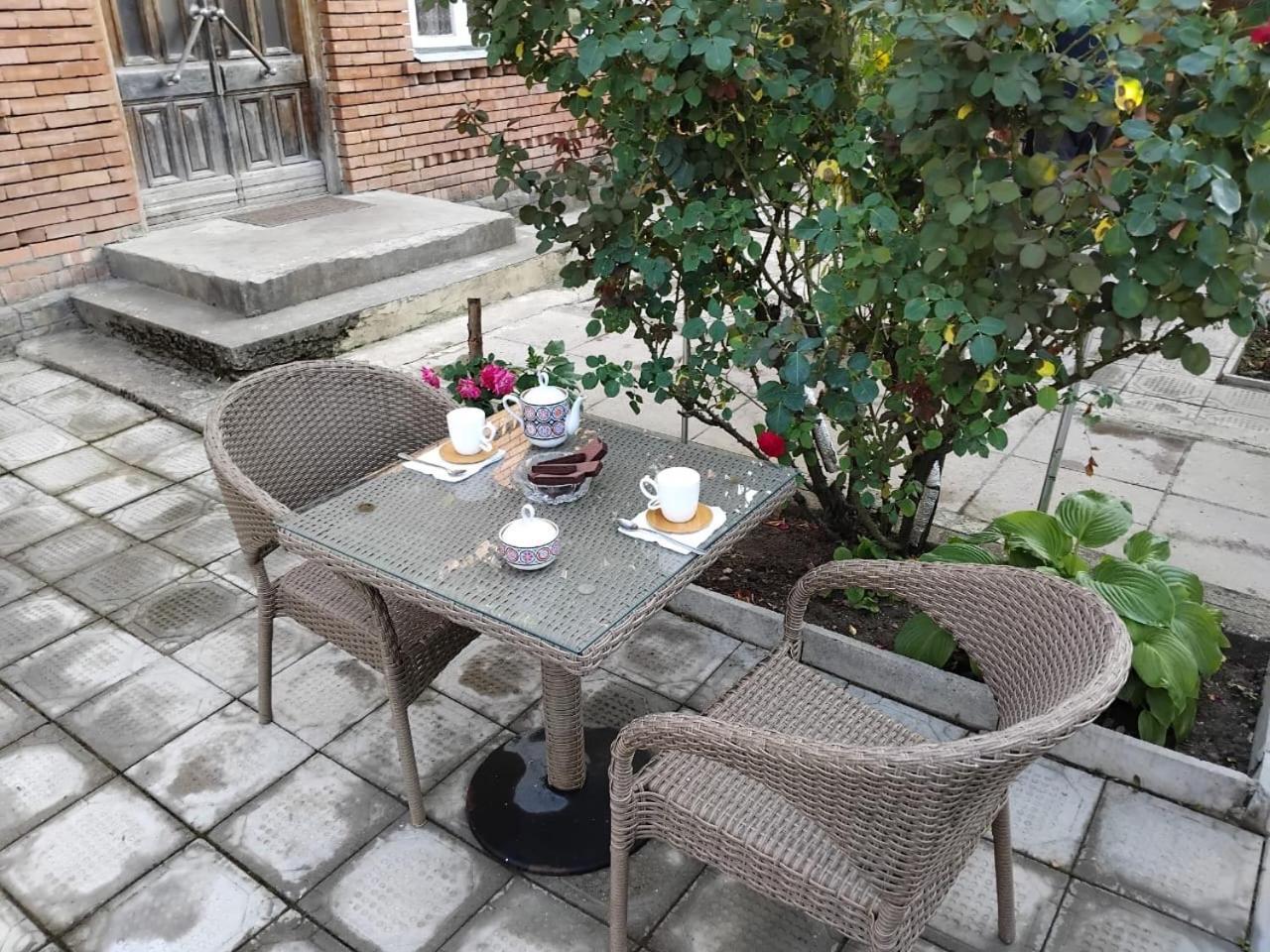 Ambrosador Guest House Ambrolauri Ngoại thất bức ảnh