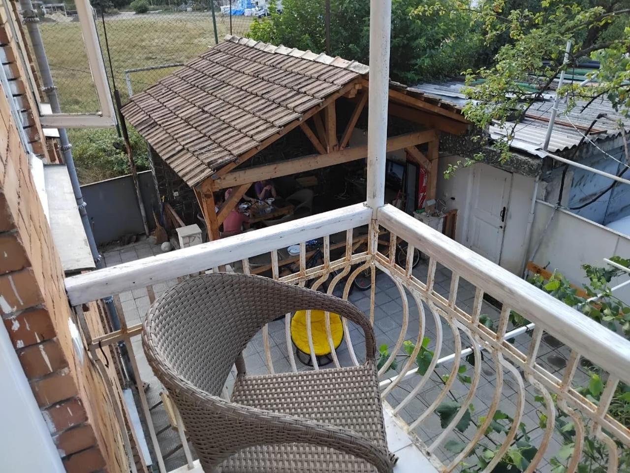 Ambrosador Guest House Ambrolauri Ngoại thất bức ảnh