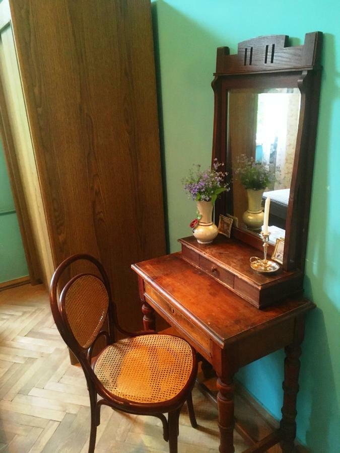 Ambrosador Guest House Ambrolauri Ngoại thất bức ảnh