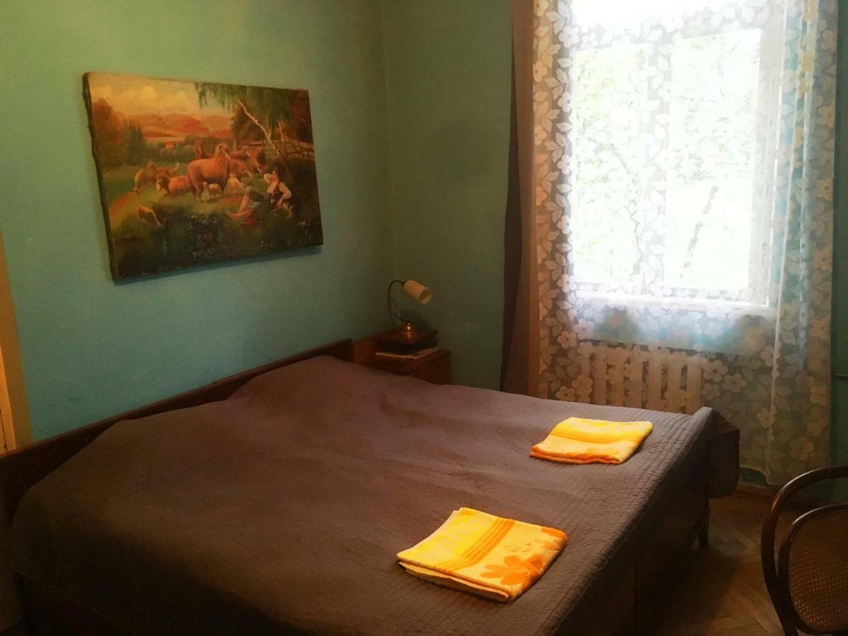 Ambrosador Guest House Ambrolauri Ngoại thất bức ảnh