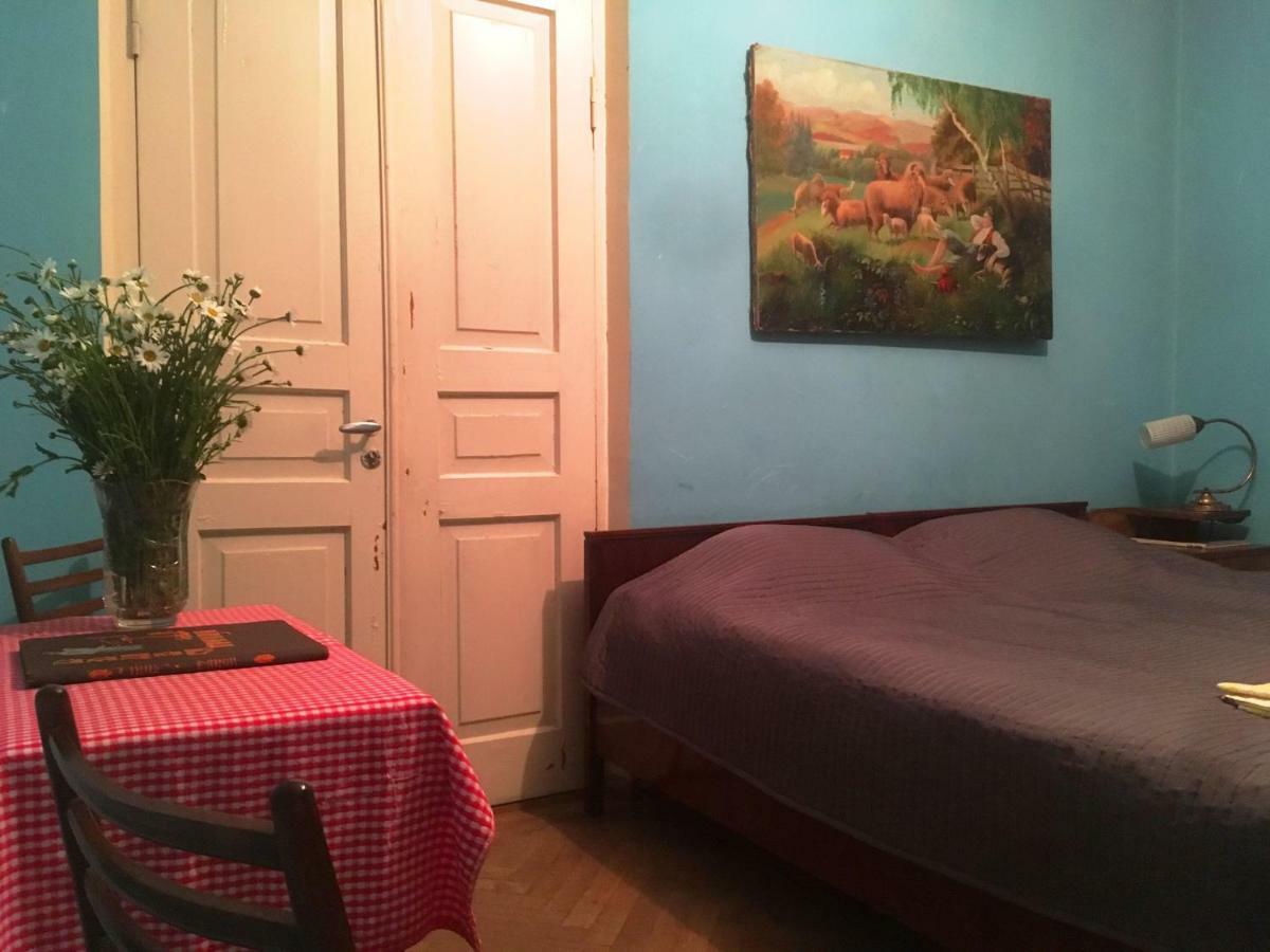 Ambrosador Guest House Ambrolauri Ngoại thất bức ảnh