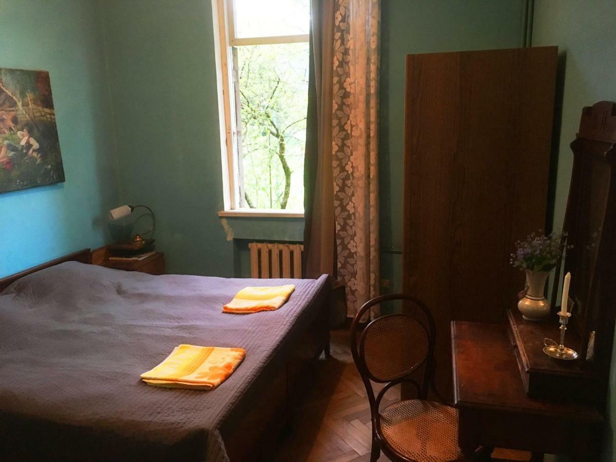 Ambrosador Guest House Ambrolauri Ngoại thất bức ảnh