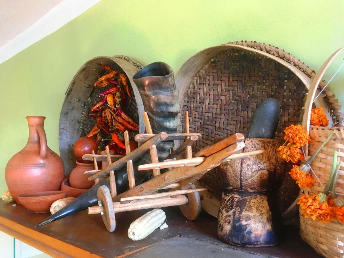 Ambrosador Guest House Ambrolauri Ngoại thất bức ảnh