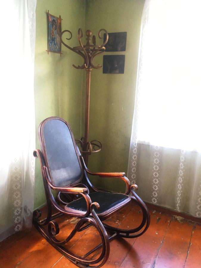 Ambrosador Guest House Ambrolauri Ngoại thất bức ảnh