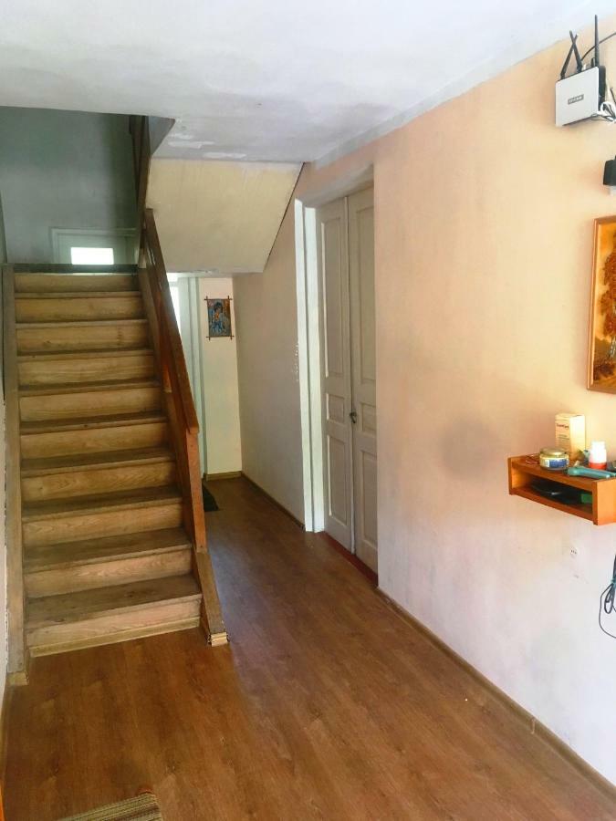 Ambrosador Guest House Ambrolauri Ngoại thất bức ảnh